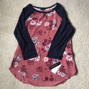 BNWT gorgeous floral raglan top